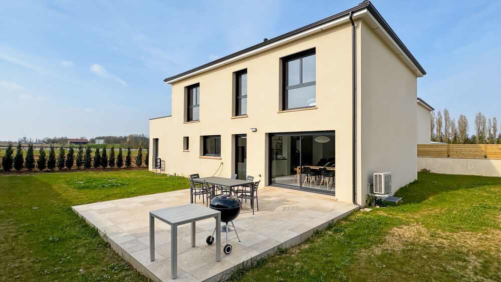 ELEGANTE MAISON FAMILIALE RECENTE DE 156 M2 - FEUCHEROLLES SAINTE-GEMME.