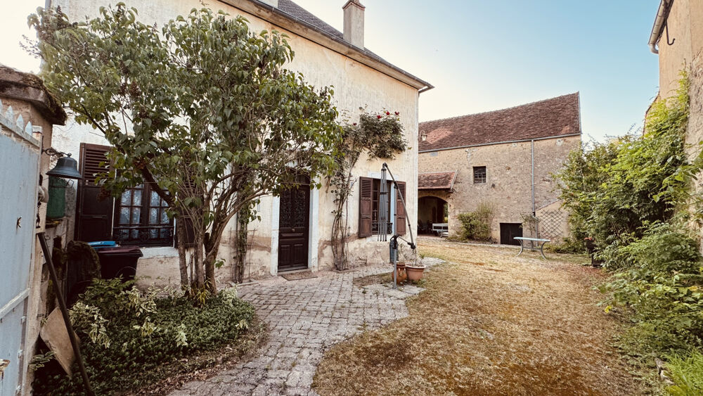 Vente Maison Vente en Exclusivité à Pontaubert - Charmante Maison de caractère avec jardin de 1467 m2 au prix de 235 400 €. Pontaubert