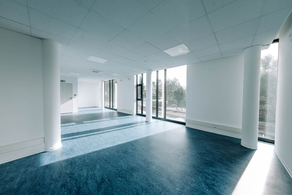   Bureau 2294 m2 Saint Clément de Rivière St clement de riviere