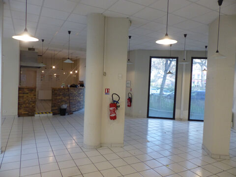 Local commercial tous commerces 110M2 plain pied 5800 93200 St denis