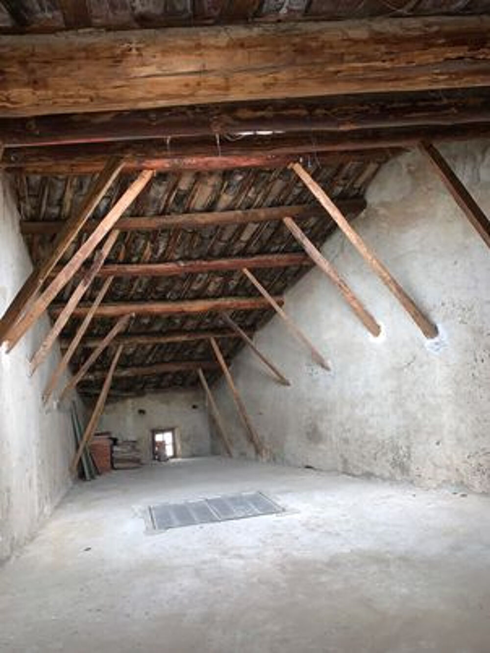 À Vendre : Maison Authentique à Rénover au Coeur de Piolenc (Vaucluse)