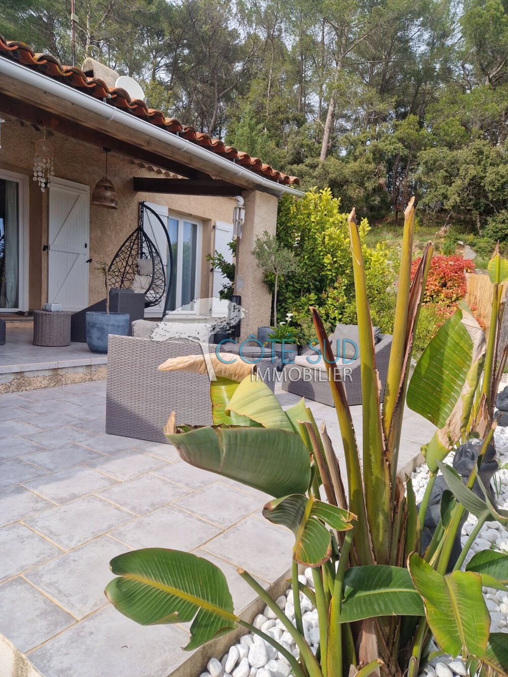 Maison 5 pièces 3 chambres avec piscine et garage, à deux pas de Lorgues...