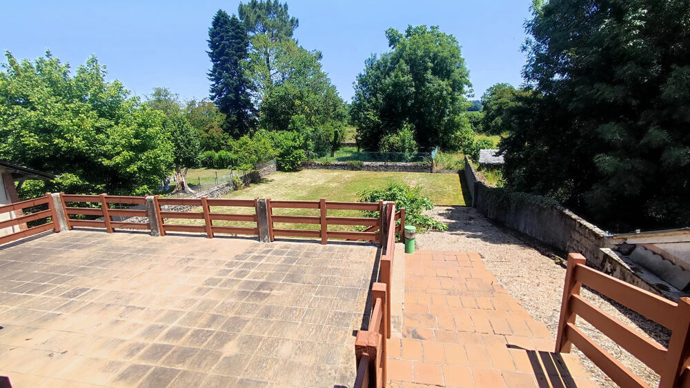 Bâtisse en pierre avec grange de plus de 260m2 -Fort potentiel aux portes d'Oloron
