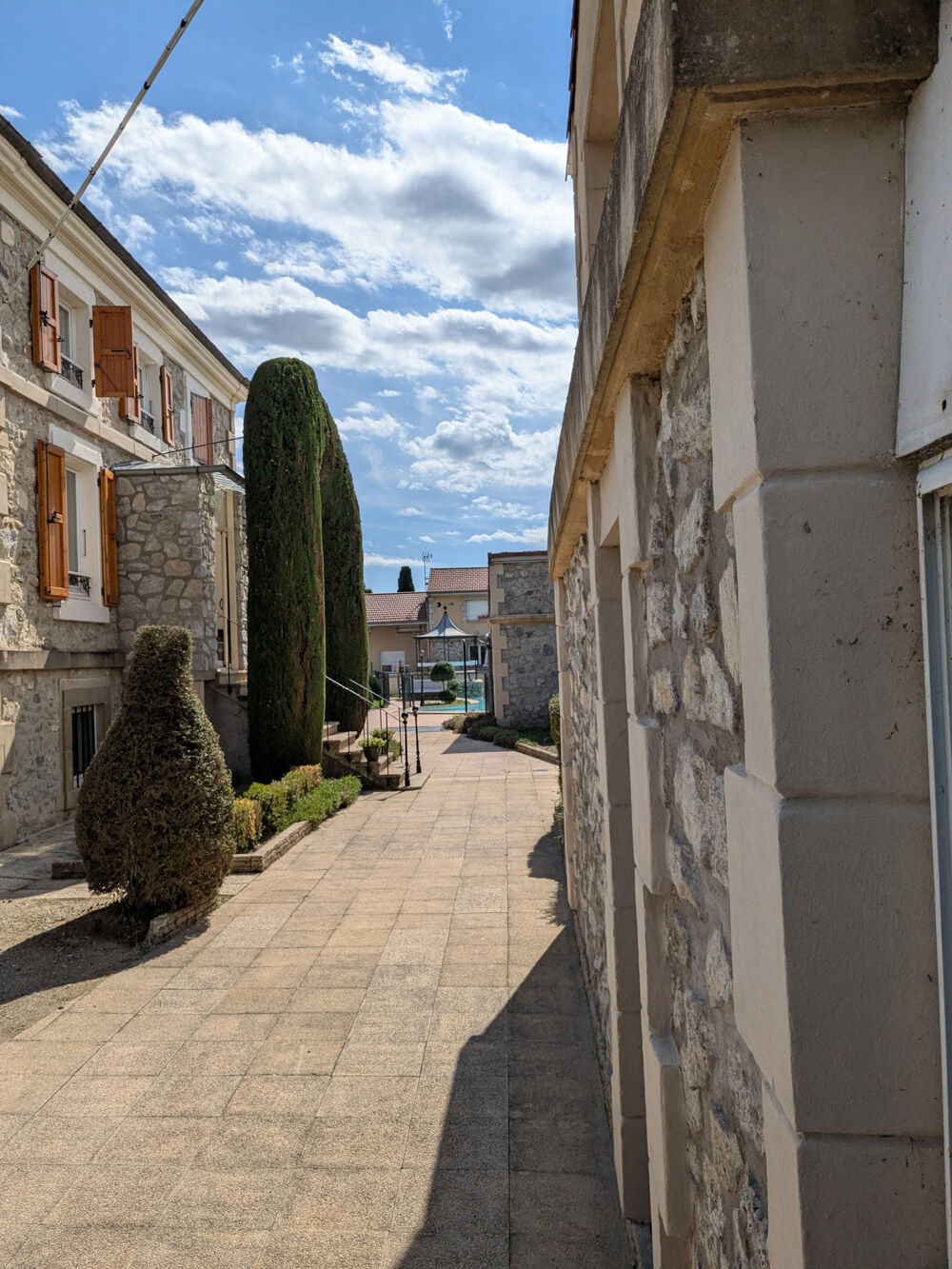 Belle propriété avec appartements loués