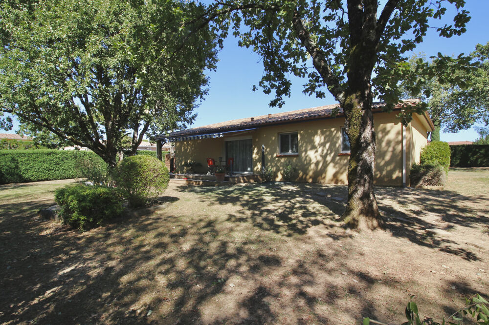 LÉOJAC Maison plain-pied 115 m2 Terrain arboré et clos.