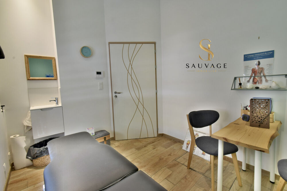 Immeuble de rapport en plein coeur de Fréjus Local commercial et appartement entièrement rénovés