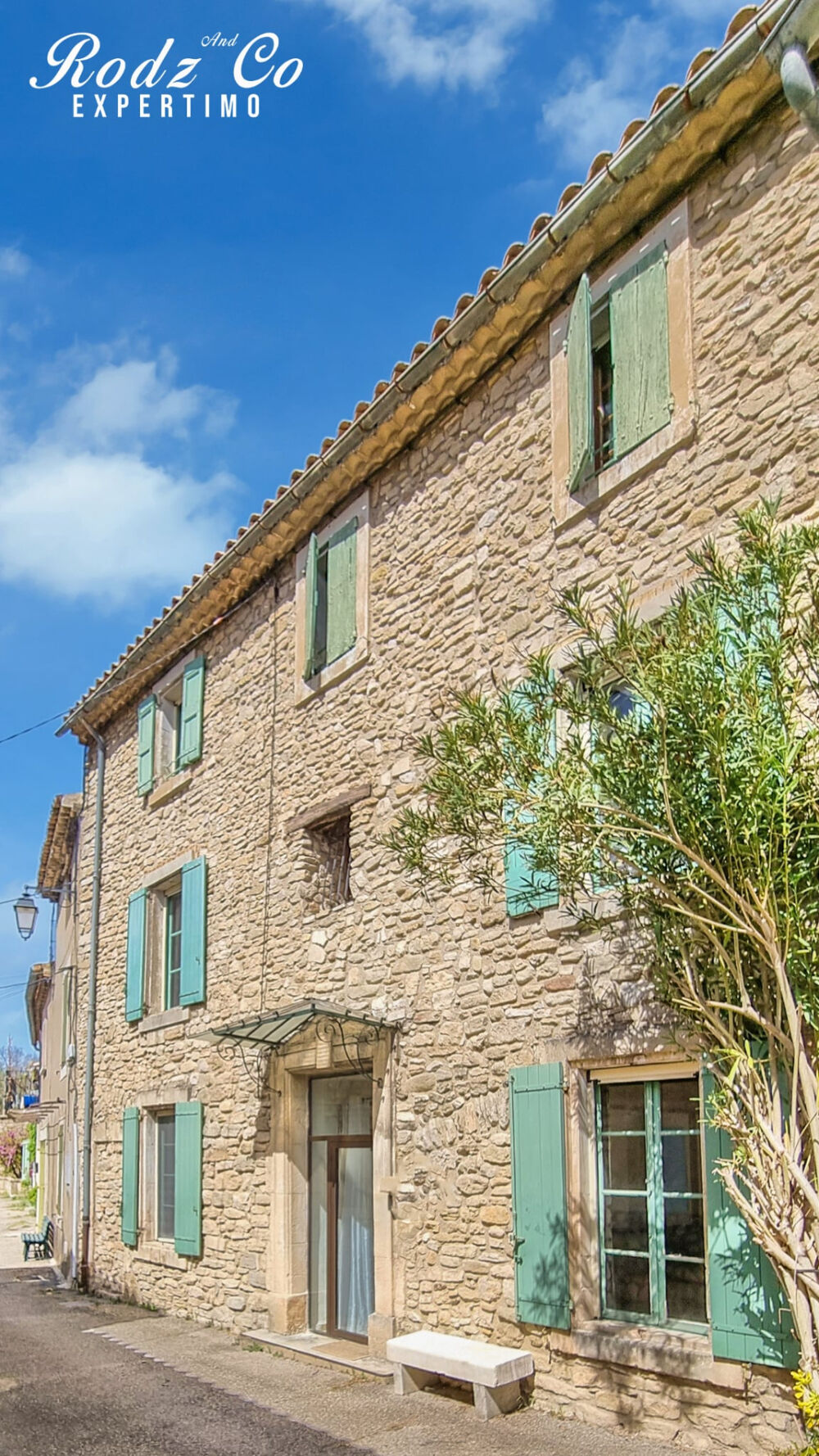 SAINT-MARTIN-DE-CASTILLON Authenticité et cachet : superbe maison ancienne de 207 m2 avec jardin et garage