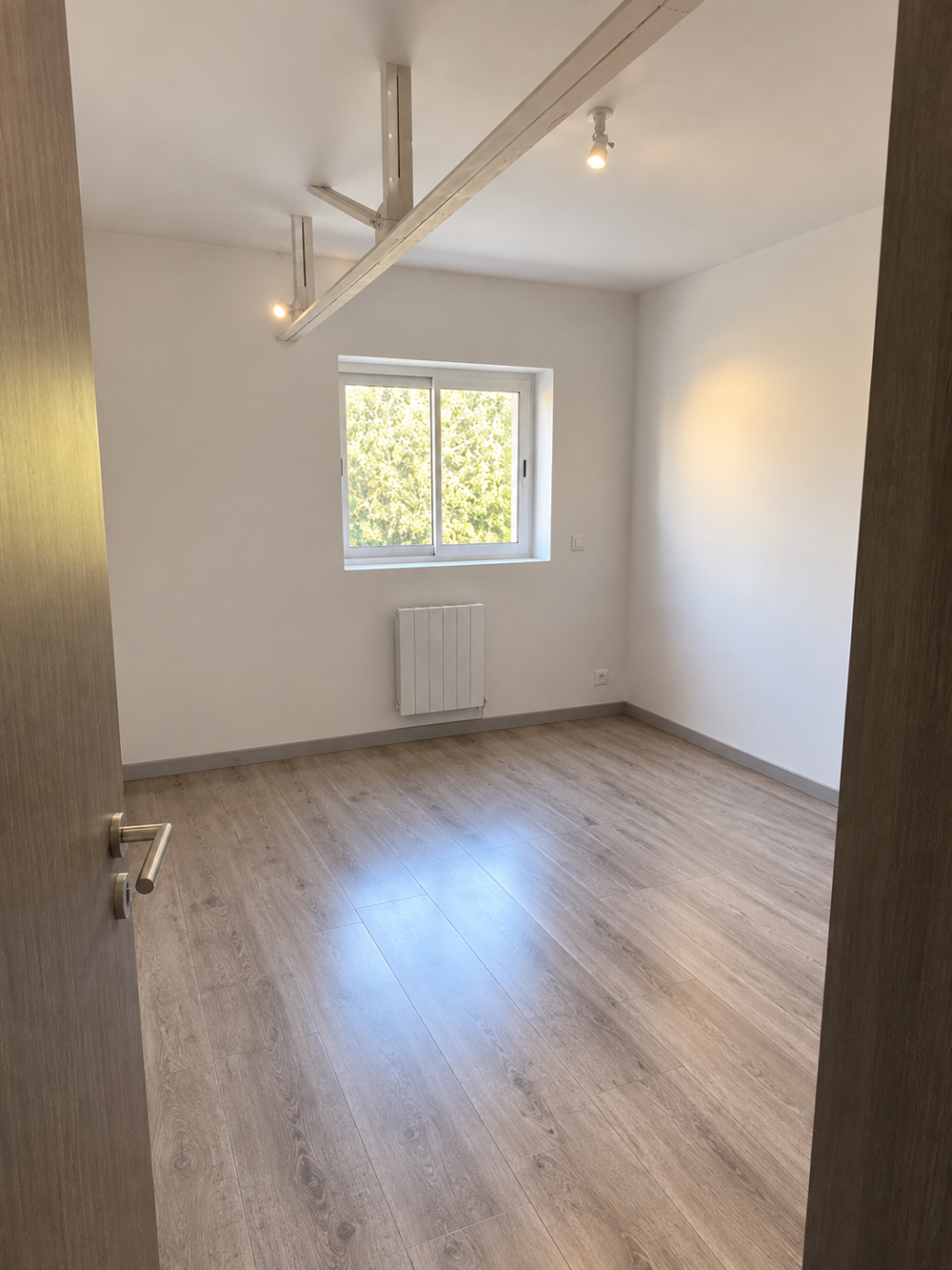 Location Appartement MONTROND LES BAINS APPARTEMENT T3 EN DUPLEX AVEC TERRASSE ET REZ DE JARDIN  A LOUER Montrond les bains