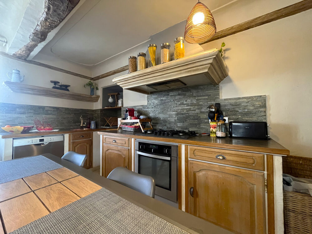 MAISON AVEC TERRAIN ET STATIONNEMENTS PROCHE VILLAGE