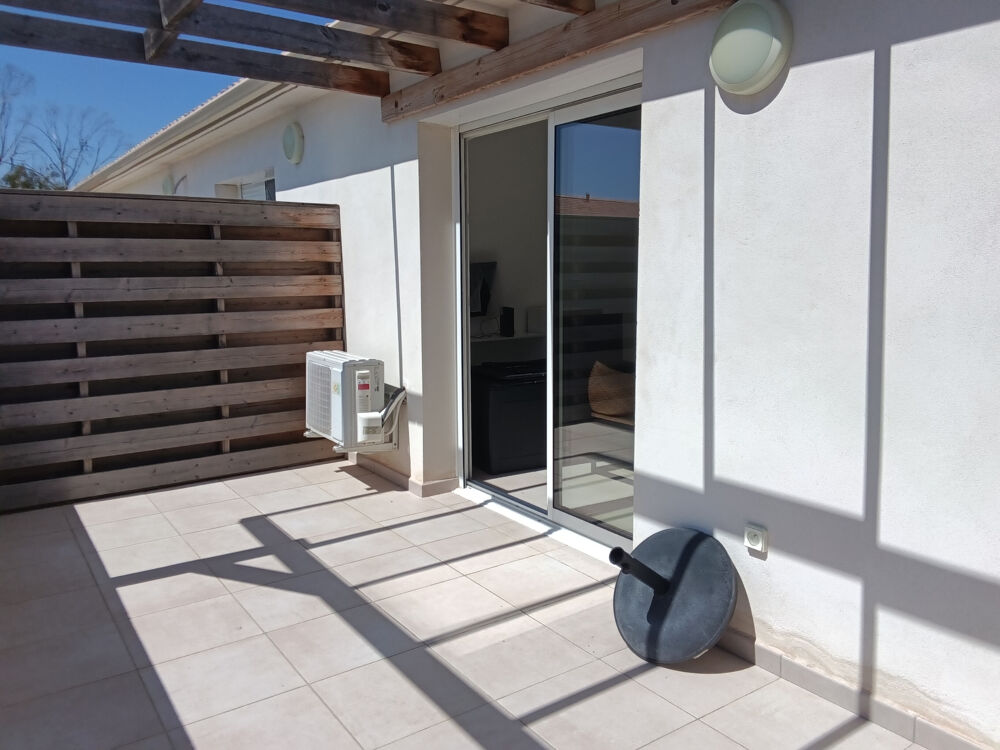 STUDIO avec Terrasse dans résidence bord de mer