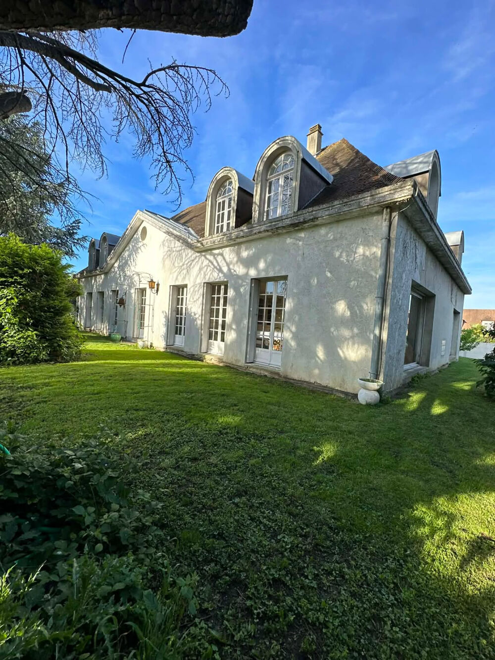 Vente Maison Roissy en Brie - Maison de 12 pièces dont 9 chambres de 367 m2 sur un terrain de 1550 m2 - Sous-sol total et c Roissy en brie