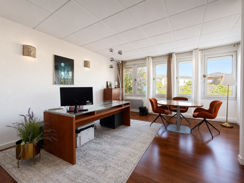 Bureau de 45m2 avec place de stationnement 98900 33185 Le haillan
