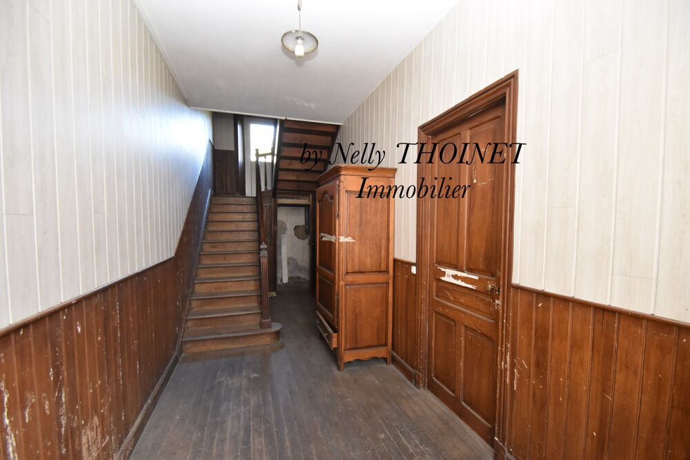Dépt.15. CONDAT, MAISON / IMMEUBLE à usage mixte, 170 m2, cour et cave
