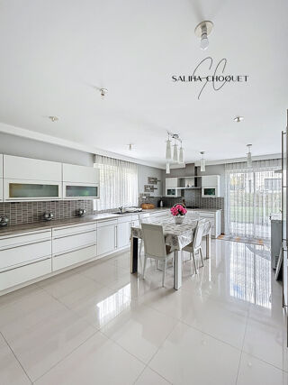  Maison  vendre 6 pices 220 m