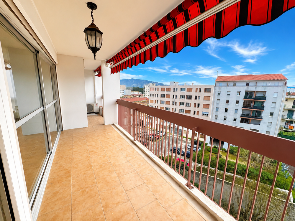 Appartement de standing Etage élevé Traversant Balcon Sud