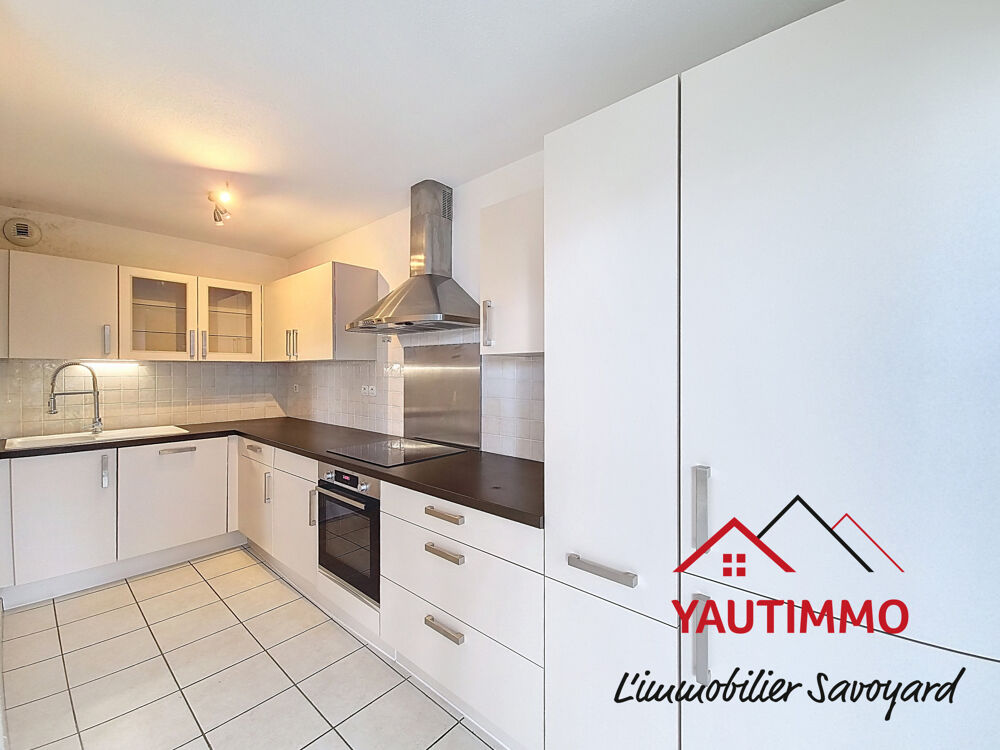 Appartement T3 2 chambres avec balcon terrasse, parking et cave Vétraz-Monthoux proche Genève