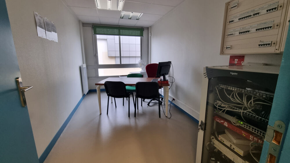   OPPORTUNITÉ D'INVESTISSEMENT   ENSEMBLE DE BUREAUX EN CENTRE-VILLE Val de reuil