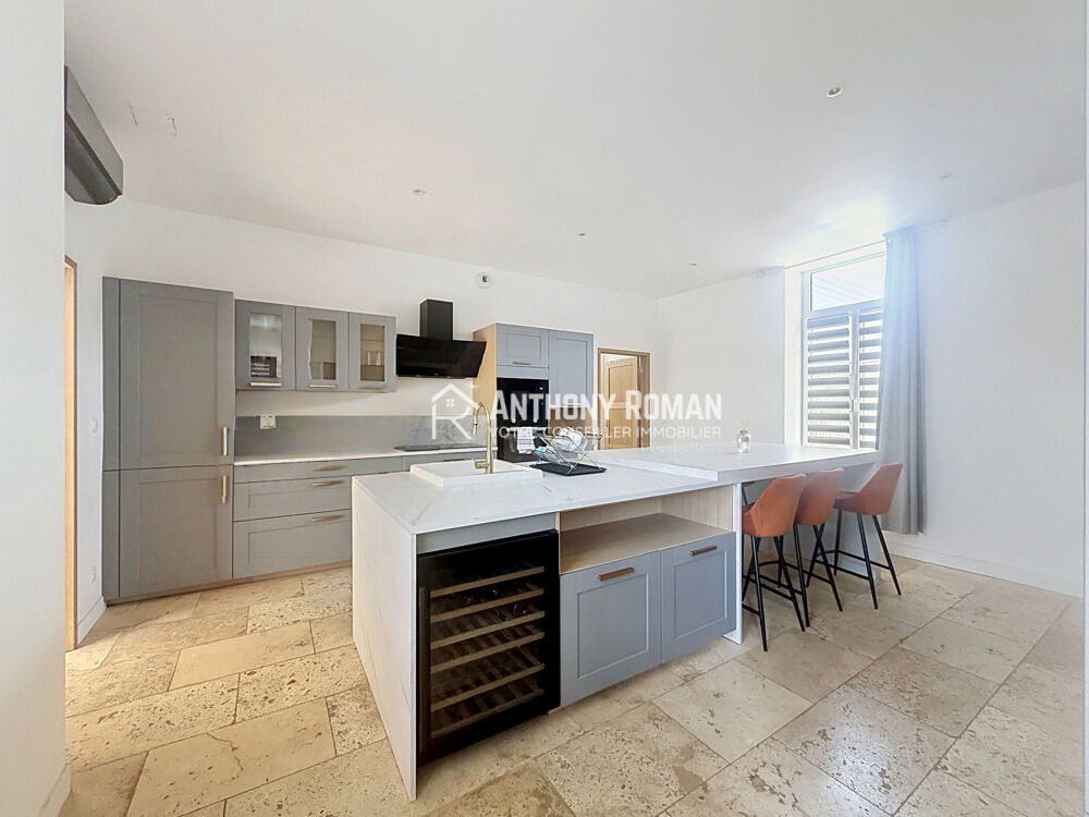 Propriété - 7 Pièces - 242m2