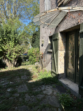 Vente Maison Maison en pierre, 150 m2, 4 chambres, bureau, terrain de 1125 m2, dépendance. Bethemont la foret