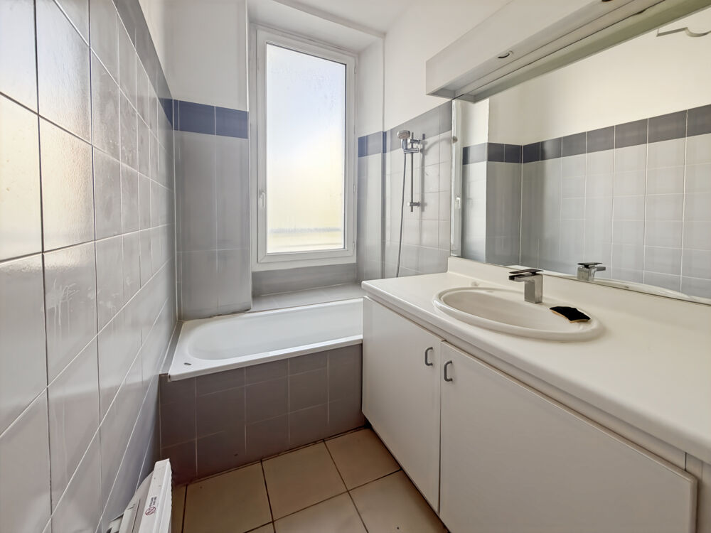 Vente Appartement T2 lumineux place du 4 septembre - 2ème étage Marseille 7