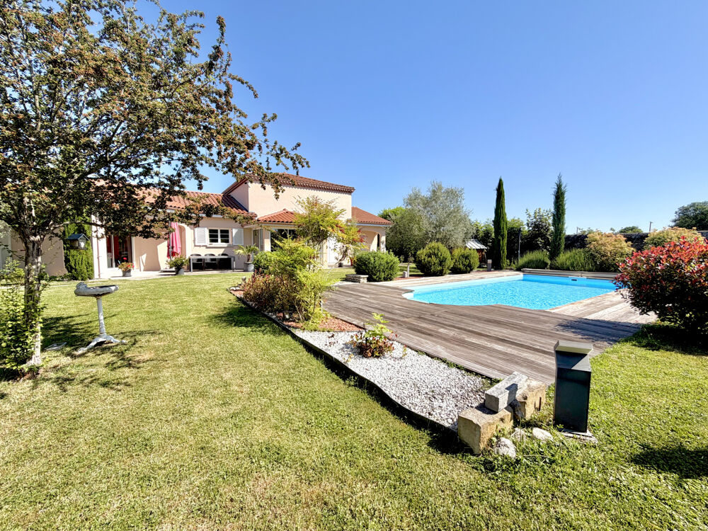 Vente Maison PRUNS   Propriété de charme avec piscine sur plus de 7 500 m2 de terrain Bussieres et pruns