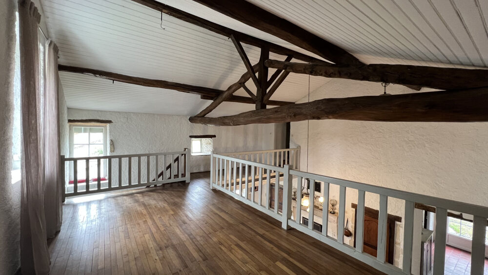 Vente Maison  18 kms de NIORT, maison de 4 chambres, sjour avec mezzanine et grange sur terrain de 3 670 m2 Brulain