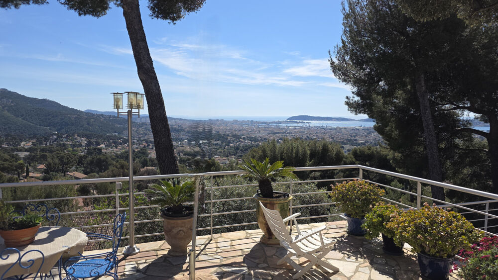Vente Remise/Grange Magnifique maison en viager avec vue spectaculaire sur la rade de Toulon Toulon