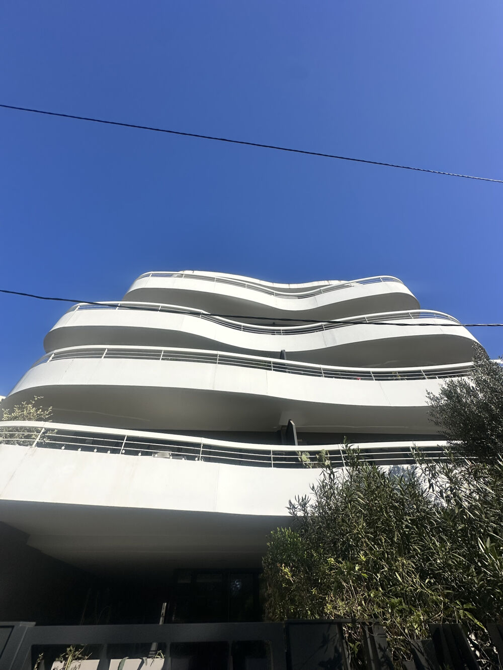 EXCLUSIVITÉ VENTE STUDIO 30 M2 CARREZ TERRASSE JARDIN AU CALME 13008 MARSEILLE