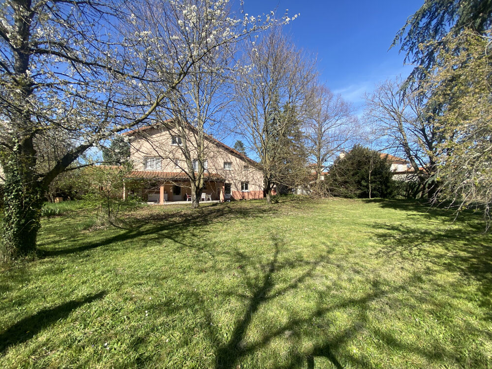 À VENDRE SURY LE COMTAL Maison familiale dexception
