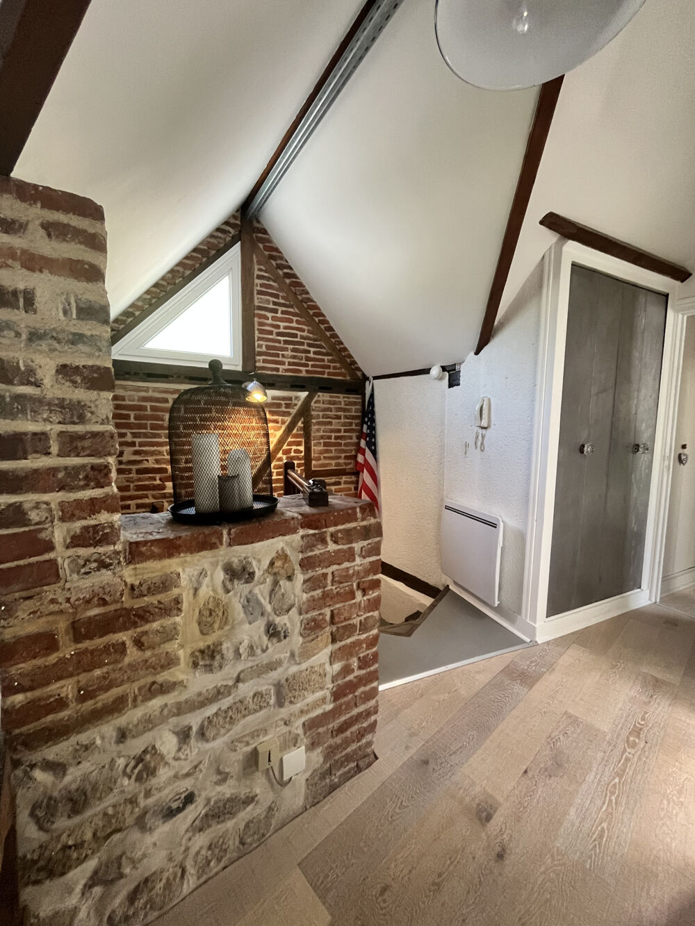 Vente Appartement Honfleur - Appartement 2 pièces - 43 m2 - Dernier étage - Vue toits - Vendu semi-meublé Honfleur
