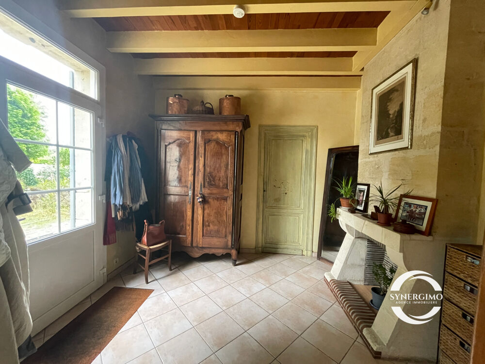 Maison en pierres avec grande terrasse et piscine à BEAUTIRAN