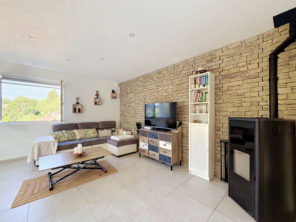 LACHASSAGNE Maison rénovée avec piscine Terrain de 1 208 m2
