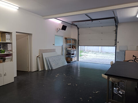   A LOUER ATELIER / BUREAUX 160 m2 + PARKINGS 1000 M2. 