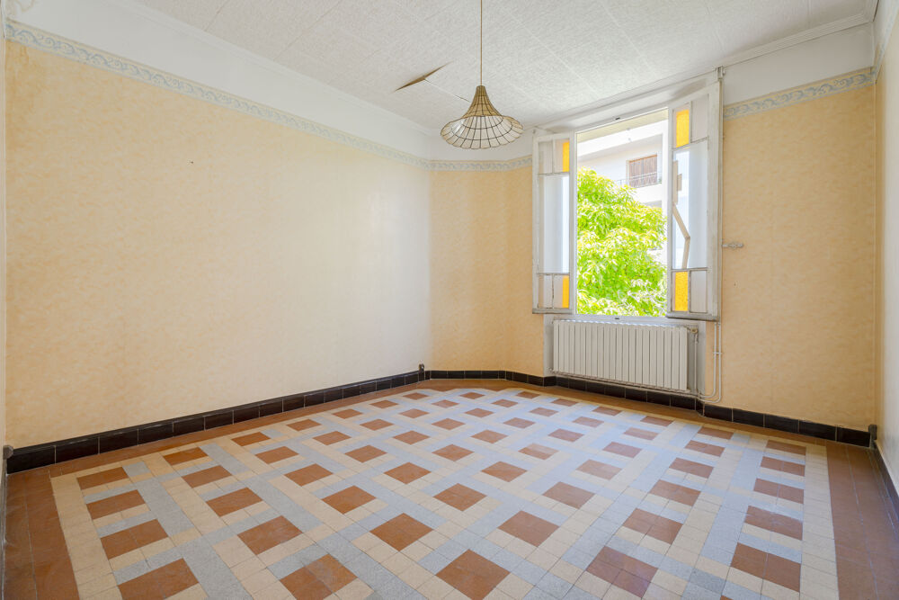 Bas de villa avec jardin et 2 places de parkings privatifs