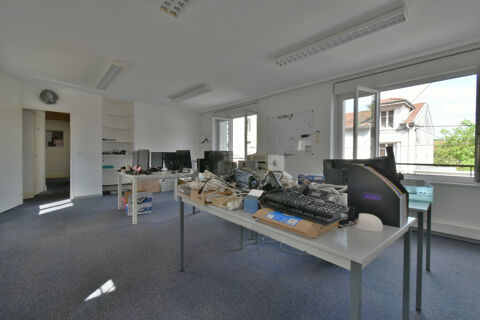 Bureaux de 68 m2 en plein centre de Pompey (15 min de Nancy) - Idéal profession libérale, 1er étage. 71000 54340 Pompey