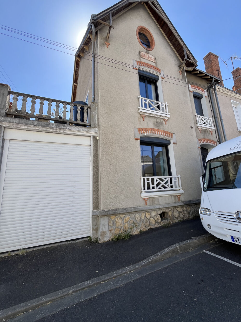 ref 108005 THOUARS centre ville . Magnifique maison de caractère de 125 m2 quatre chambres.