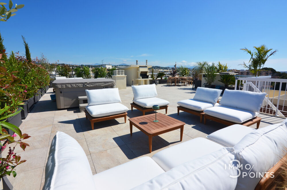 Magnifique appartement toit-terrasse d'environ 120m2 + solarium (135m2) Vue mer et montagnes panoramique
