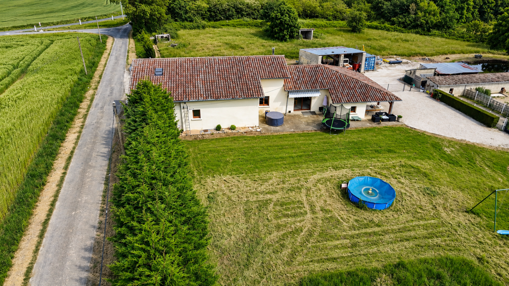 Vente Ferme FERME 4 CHAMBRES avec garage sur 1,4ha Dommartin