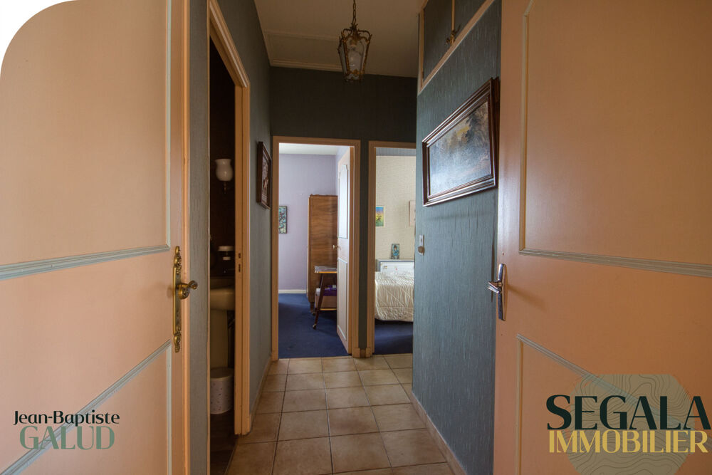 Immeuble centre Saint-Benoît Local 75 m2 + appartement