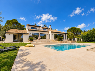  Maison à louer 7 pièces 300 m²