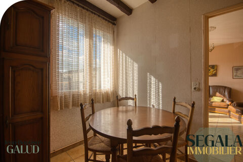   Immeuble centre Saint-Beno�t   Local 75 m2 + appartement Maison - 5 pi�ce(s) - 74 m�