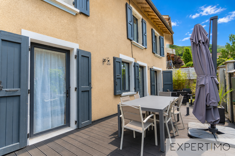A 5 MIN DE VOIRON - MAISON 5 CHAMBRES - JARDIN - GRANGE