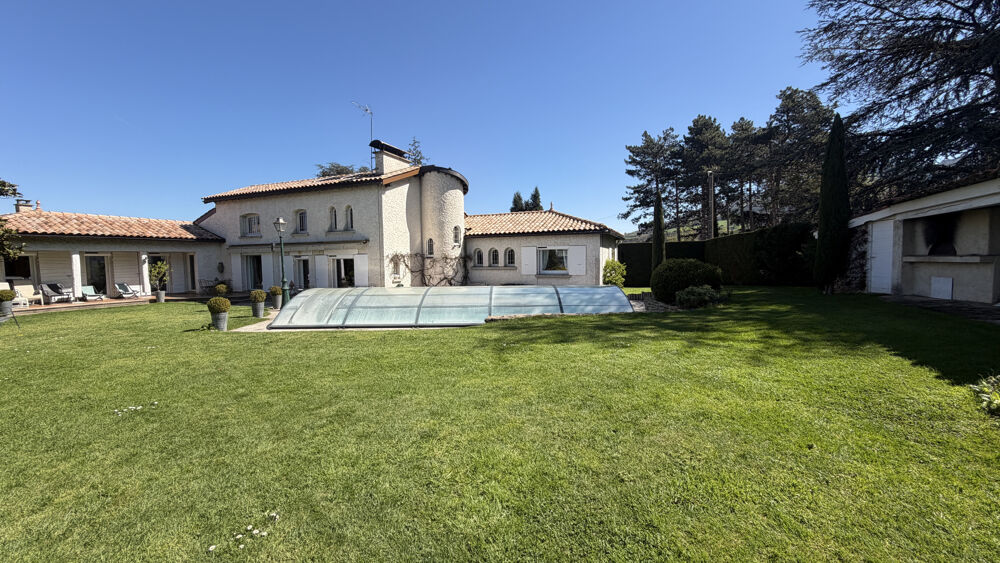 Vente Maison Belle propriété de 222m2 sur 2255 m2 de terrain arboré avec piscine dans un secteur privilégié St chamond