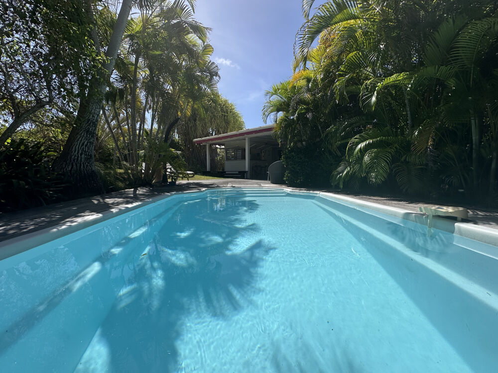 Villa résidence Karukera de 76m2 environ sur un terrain de 380m2 avec piscine.