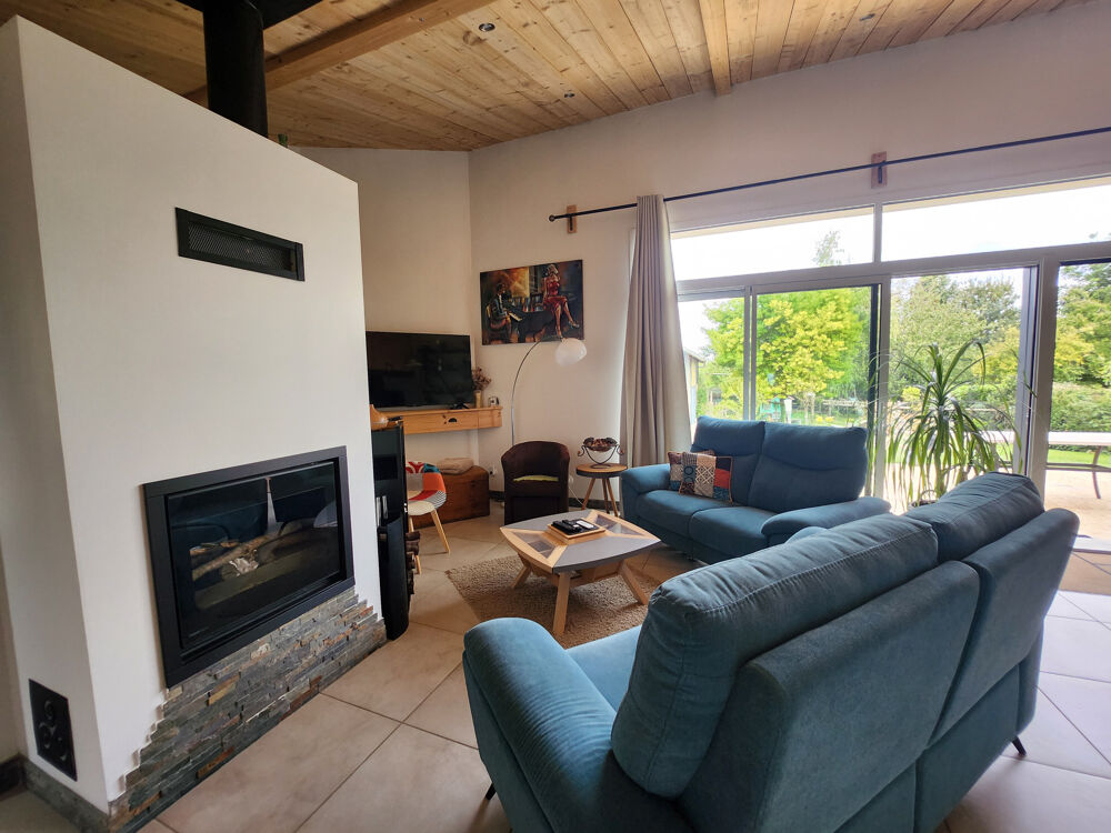 Maison avec 3 chambres dont une parentale, grande dépendance de 89m2 et spa intérieur.
