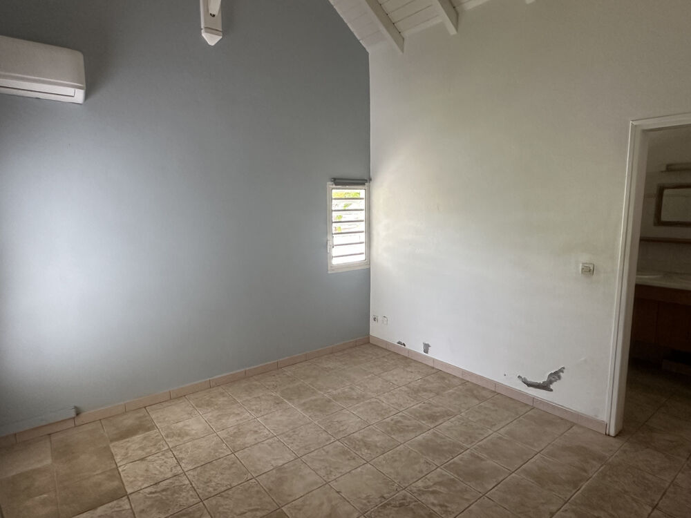 Vente Maison Villa 3 chambres de 110m2 environ sur un terrain de 750m2 avec piscine St francois