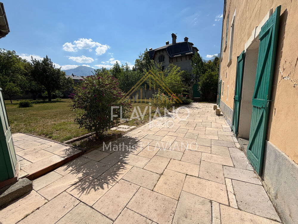 VILLA MEXICAINE - TERRAIN CONSTRUCTIBLE - CENTRE-VILLE - BARCELONNETTE