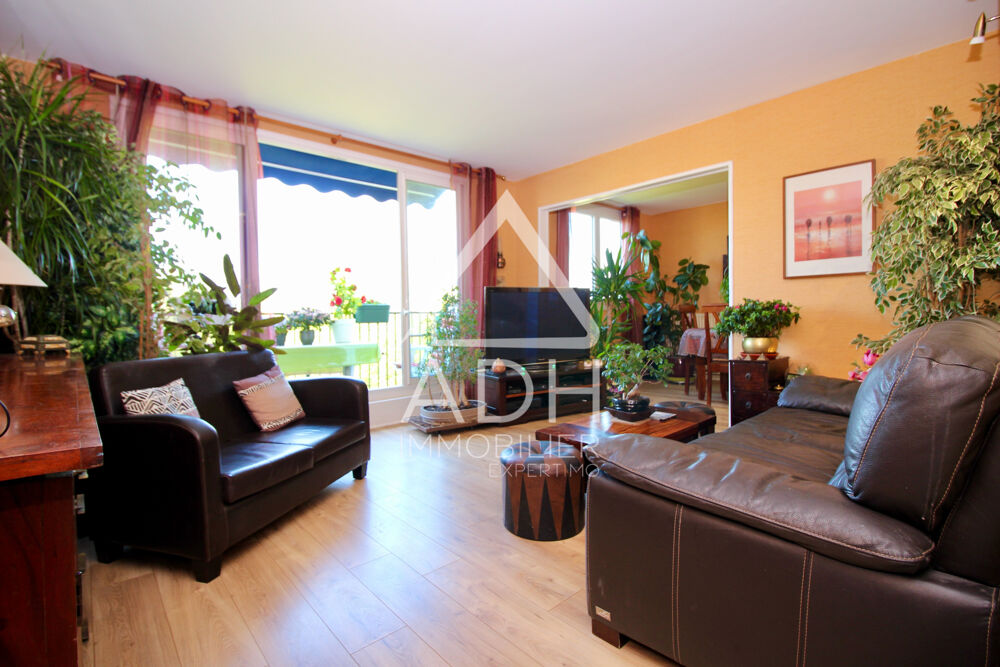 A VENDRE A NEAUPHLE LE CHATEAU Appartement 6 pièces / 4 chambres - 97m2