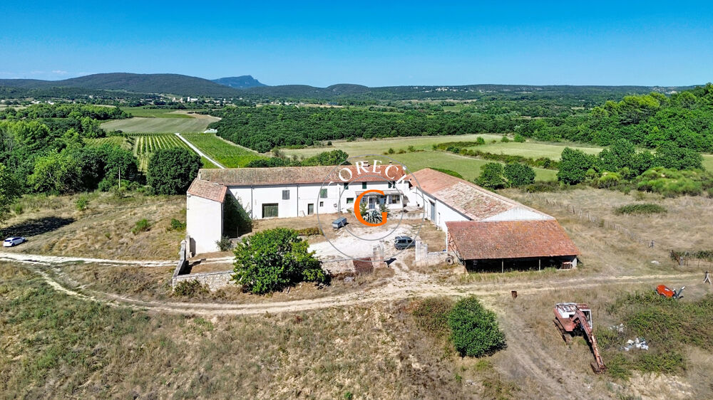 Vente Maison A vendre proche Uzès, ancienne propriété viticole en pierre sur terrain de 28 160 m2. Uzes