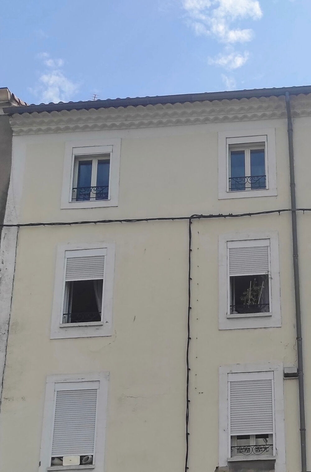 Vente Immeuble ALÈS IMMEUBLE DE RAPPORT 4 LOGEMENTS 2 LOCAUX COMMERCIAUX FORT POTENTIEL D'INVESTISSEMENT Ales
